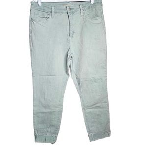 Universal Threads Light Blue Raw Edge Hem Jean Capris Size 14